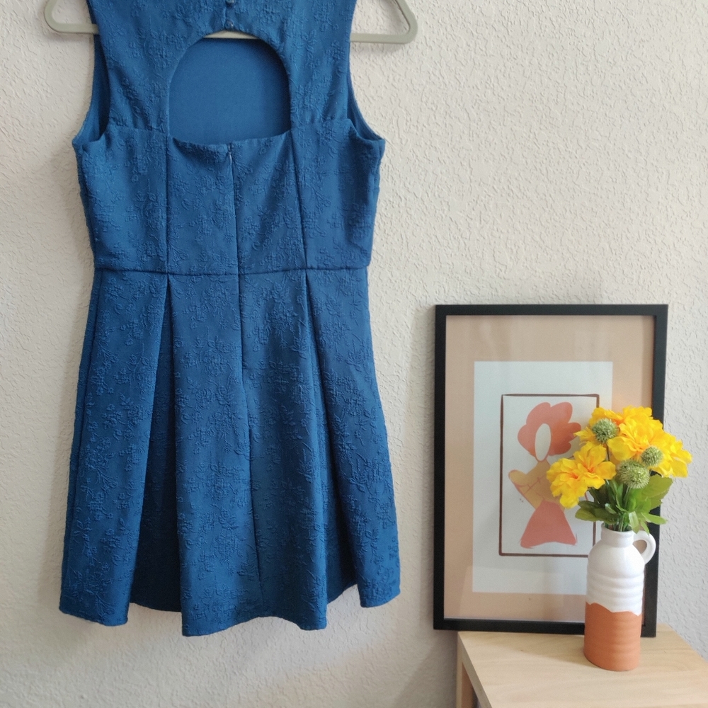 Mini dress - Picture 2 of 3